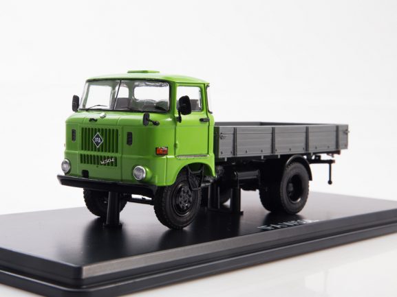 Грузовик IFA W50L бортовой с тентом-фото9
