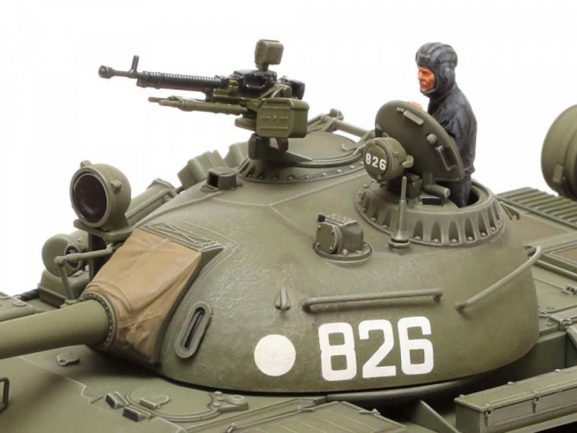 Советский средний танк Т-55 с фигурой командира-фото4