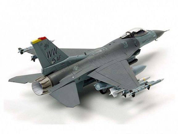 Американский истребитель Lockheed Martin F-16CJ Fighting Falcon с полным подвесным вооружением-фото2