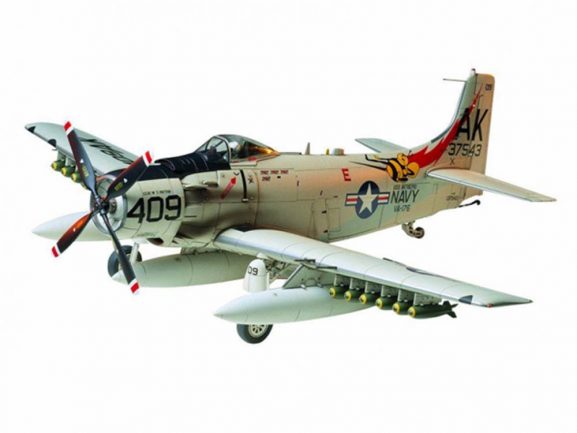 Американский штурмовик Douglas A-1H Skyraider US Navy-фото2