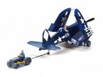 Американский истребитель Vought F4U-1D Corsair и аэродромный тягач-фото3