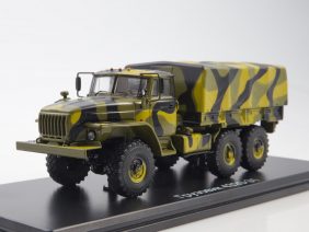Грузовик Урал 4320-31 бортовой с тентом (камуфляж)-фото1