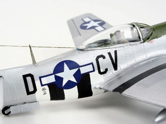 Истребитель P-51D Mustang (1:72) (Revell) (Подарочный набор)-фото4