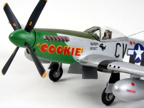 Истребитель P-51D Mustang (1:72) (Revell) (Подарочный набор)-фото2