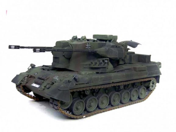 Немецкая зенитная самоходная установка Sd.KFZ.140 Flakpanzer 38(t) Gepard с 1 фигурой-фото2