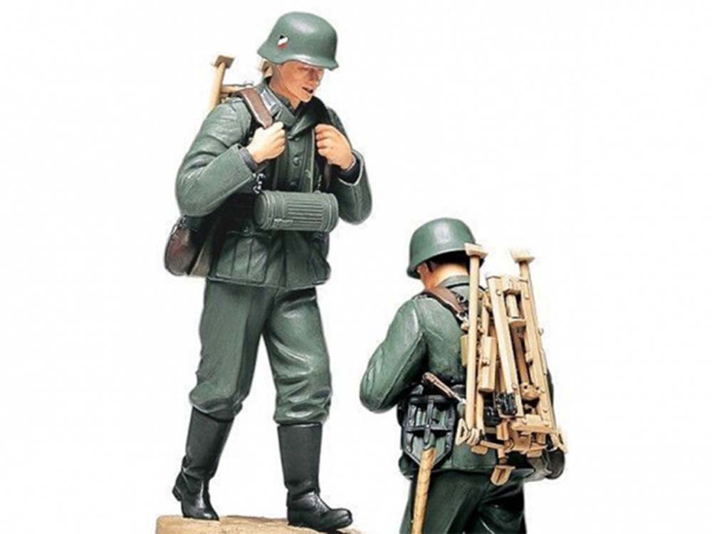 Заряжающий немецкого пулеметного расчета-фото2