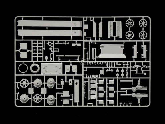 Немецкий средний танк Pz.Kpfw.IV Ausf.F1/F2/G (T-IV) с экипажем на отдыхе-фото4