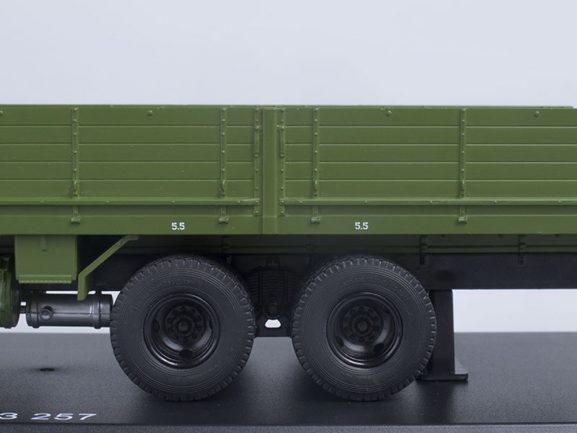 Грузовик КРАЗ-257Б1 бортовой армейский (зеленый)-фото8