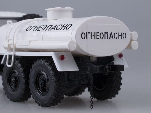 Топливозаправщик (бензовоз) АЦ-4,0 (ЗИЛ-131) МЧС-фото10
