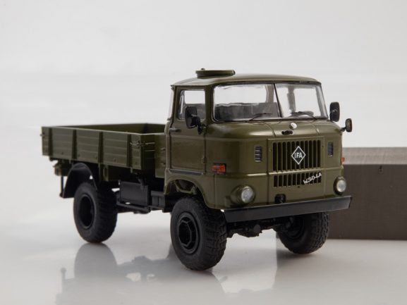 Грузовик IFA W50LA 4x4 бортовой с тентом-фото15