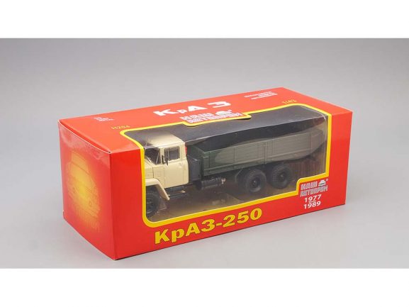 Грузовик КрАЗ-250 бортовой (1977-1989) (бежевый/зеленый)-фото5