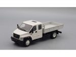 Грузовик ГАЗон Next C42R33 бортовой (белый/серый)-фото1