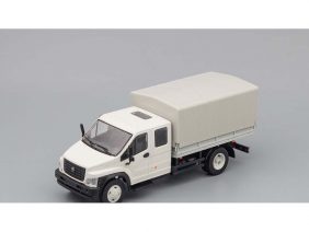Грузовик ГАЗон Next C42R33 бортовой с тентом (белый/серый)-фото1