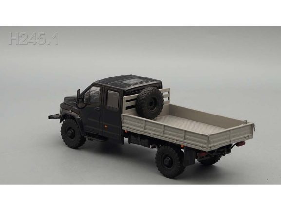 Грузовик ГАЗон Next C42A33 бортовой (черный/серый)-фото4