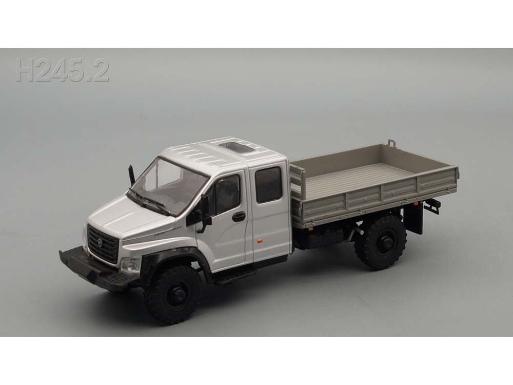 Грузовик ГАЗон Next C42A33 бортовой (серебристый/серый)-фото1