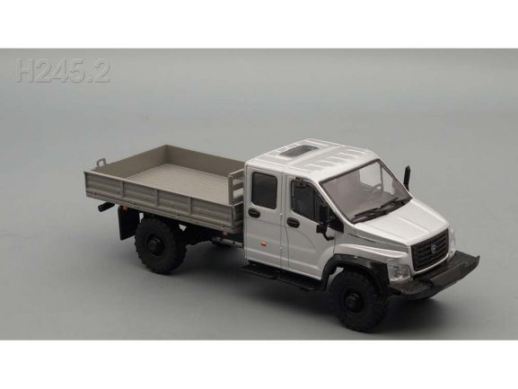 Грузовик ГАЗон Next C42A33 бортовой (серебристый/серый)-фото3