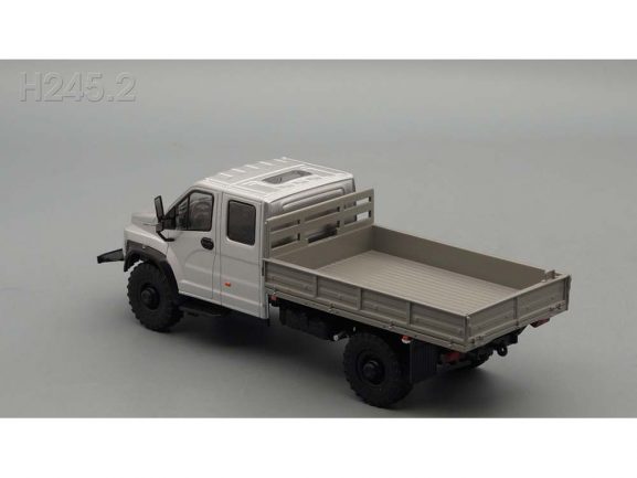 Грузовик ГАЗон Next C42A33 бортовой (серебристый/серый)-фото4