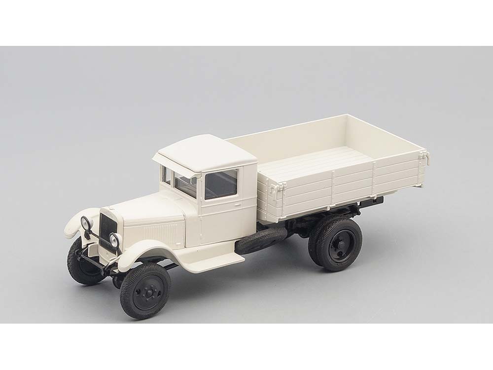 Купить масштабную модель грузовика ЗИС-32 бортовой (белый), масштаб 1:43 (Наш Автопром)-фото1 Грузовик ЗИС-32 бортовой (белый)-фото1