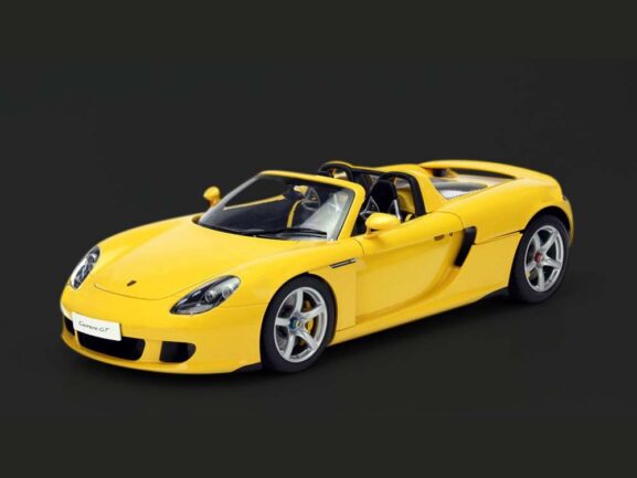 Автомобиль Porsche Carrera GT-фото2