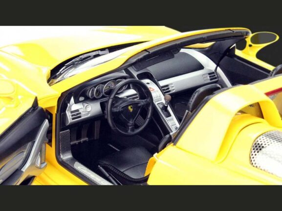 Автомобиль Porsche Carrera GT-фото4