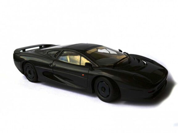 Автомобиль Jaguar XJ 220 (Tamiya)-фото2