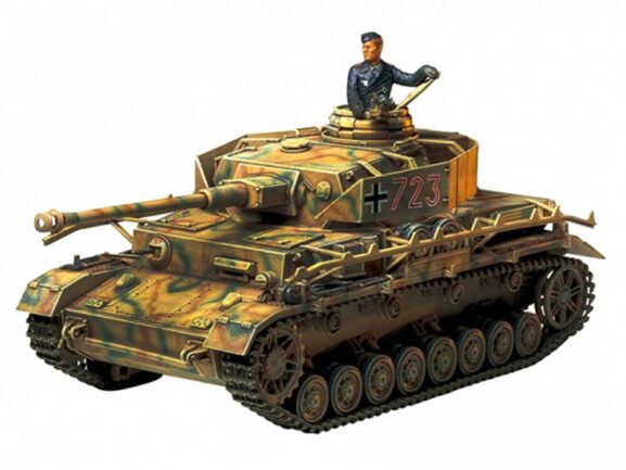 Немецкий средний танк Pz.Kpfw.IV Ausf.J (T-IV) с фигурой танкиста-фото2