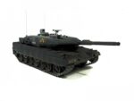 Немецкий основной боевой танк Leopard 2A5 с 1 фигурой-фото2