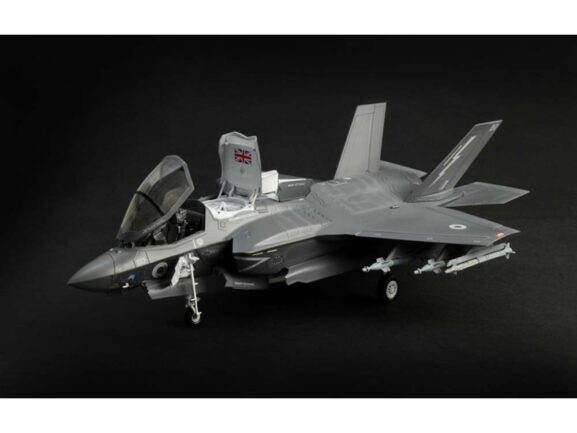 Истребитель-бомбардировщик Lockheed Martin F-35B Lightning II (1:48)-фото2