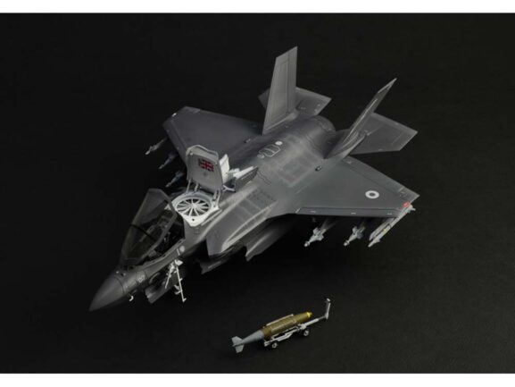 Истребитель-бомбардировщик Lockheed Martin F-35B Lightning II (1:48)-фото4