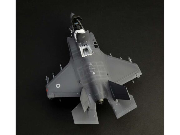 Истребитель-бомбардировщик Lockheed Martin F-35B Lightning II (1:48)-фото24