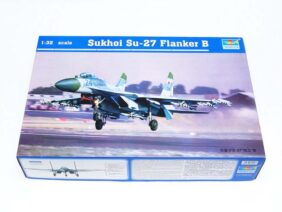Советский истребитель завоевания превосходства в воздухе Су-27 (Flanker B)-фото1
