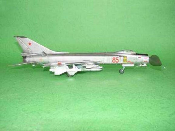 Советский истребитель-перехватчик Су-15 (Flagon-A) (1:48)-фото3