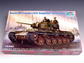 Советский тяжелый танк КВ-1 обр. 1942 г. с легкой башней (1:35)-фото1