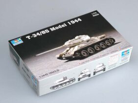Советский средний танк Т-34/85 (обр. 1944) (Trumpeter)-фото1