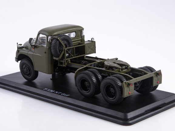 Седельный тягач Tatra-138NT 6х6-фото4