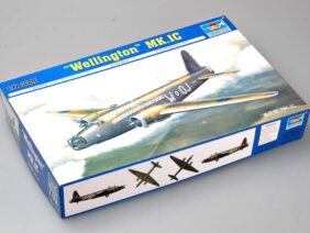 Британский бомбардировщик Vickers Wellington Mk.IC (Trumpeter)-фото1