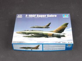 Американский истребитель North American F-100F Super Sabre (Trumpeter)-фото1