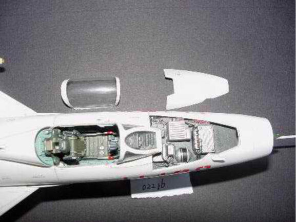 Китайский истребитель Chengdu F-7II (1:32)-фото2
