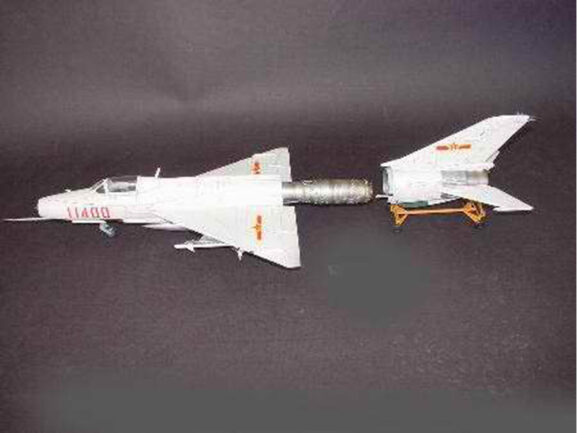 Китайский истребитель Chengdu F-7II (1:32)-фото5