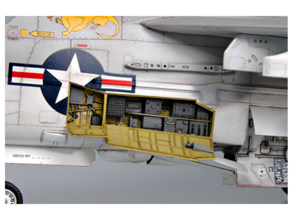 Американский штурмовик LTV A-7E Corsair II (1:32)-фото20
