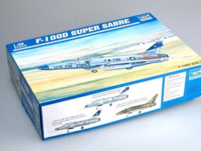 Американский истребитель North American F-100D Super Sabre (1:32)-фото1