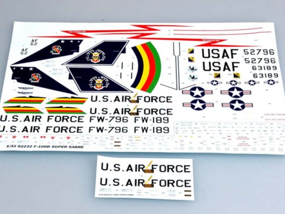 Американский истребитель North American F-100D Super Sabre (1:32)-фото12