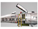 Американский истребитель North American F-100D Super Sabre (1:32)-фото17
