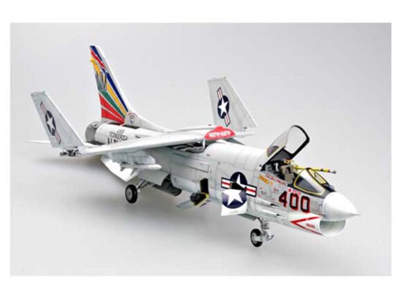 Американский истребитель Vought F-8E Crusader (1:32)-фото11