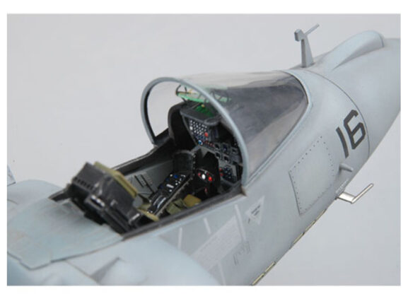Британский истребитель-бомбардировщик Hawker Harrier AV-8B Harrier II-фото12