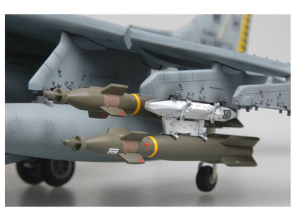 Британский истребитель-бомбардировщик Hawker Harrier AV-8B Harrier II-фото10