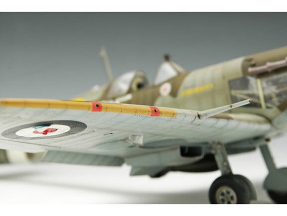 Британский истребитель Supermarine Spitfire Mk.Vb (Trumpeter)-фото5