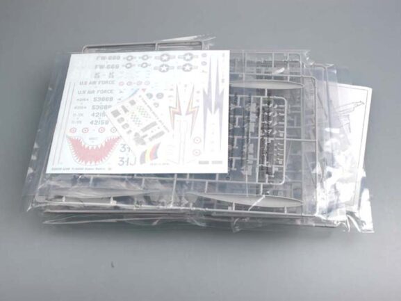 Американский истребитель North American F-100D Super Sabre (1:48)-фото4
