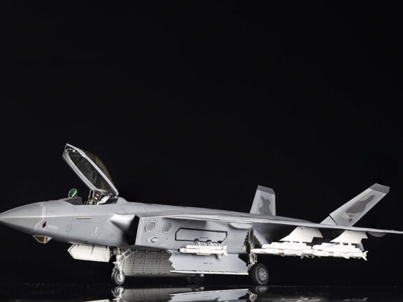 Китайский истребитель Chengdu J-20 (Mighty Dragon Beast Mode Beast Mode)-фото17