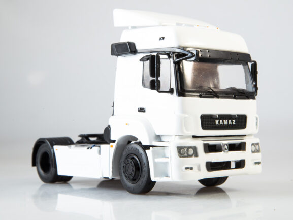 Седельный тягач КАМАЗ-5490 белый (без полос)-фото5